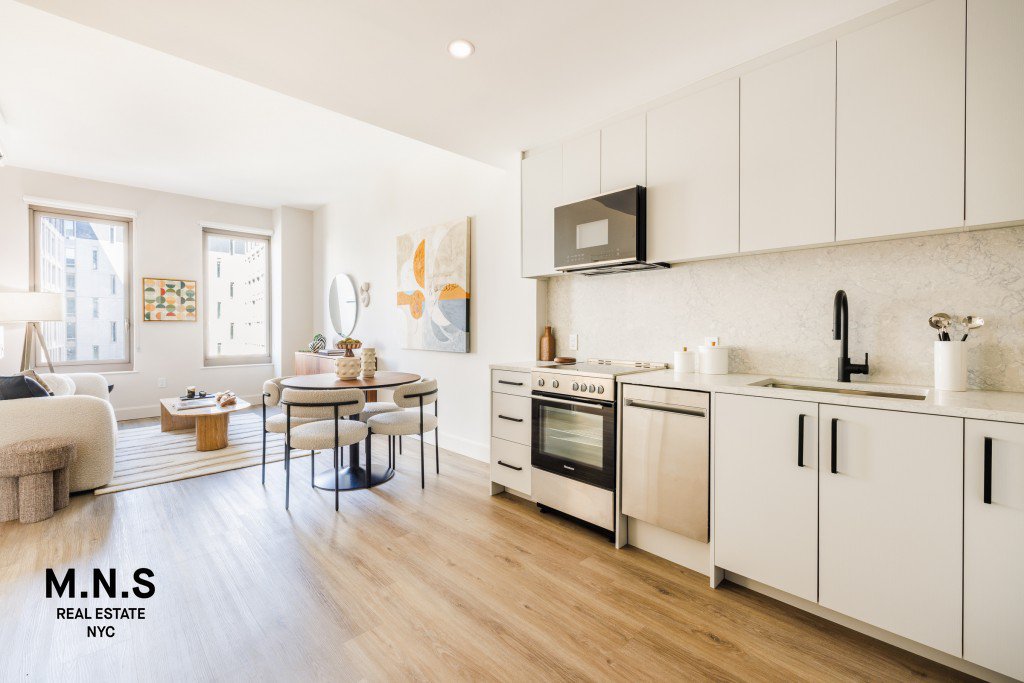 75 Dupont Street, Unit 708 photo 11