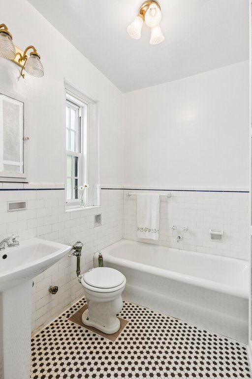 525 West 238th Street, Unit 10 photo 3