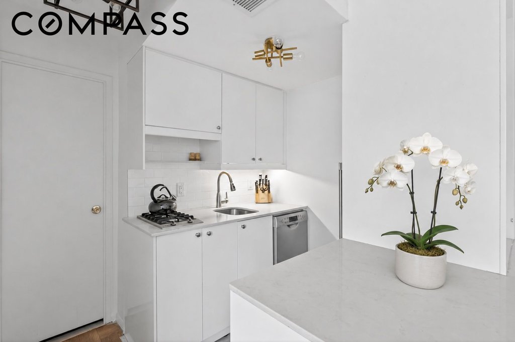 233 East 69th Street, Unit 16F photo 4