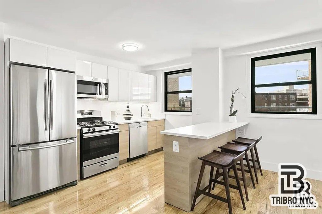 11-05 30th Road, Unit 77 photo 3