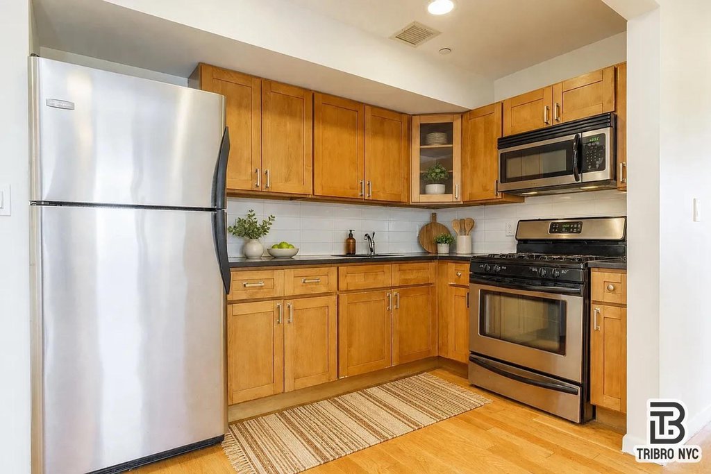 31-10 23rd Street, Unit 2G photo 3
