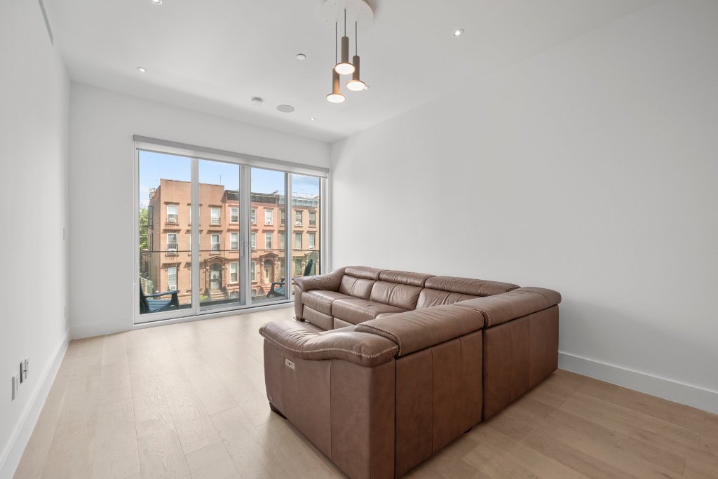 682 Willoughby Avenue, Unit 3F photo 3