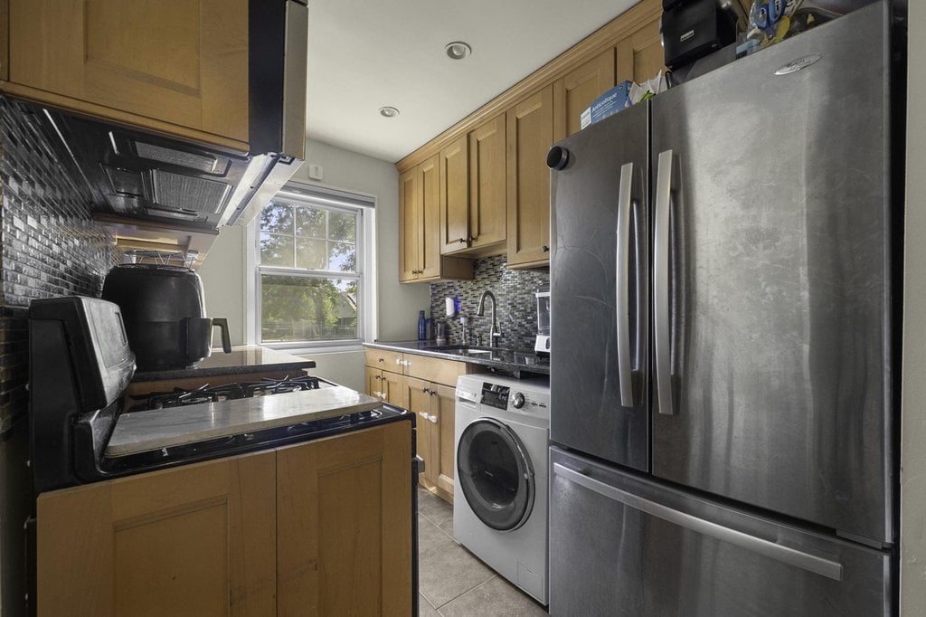 249-33 64th Avenue, Unit 1 photo 11
