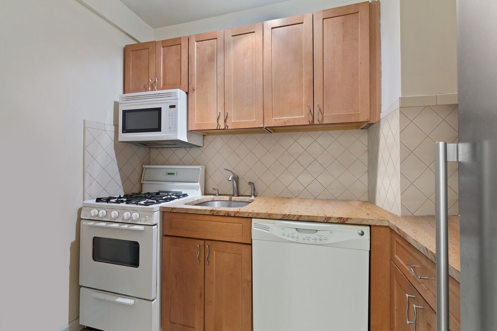 333 East 46th Street, Unit 7G photo 2