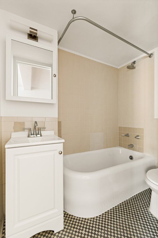 45 Tudor City Place, Unit 1809 photo 4