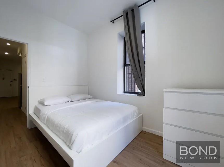 407 West 51st Street, Unit 1E photo 5