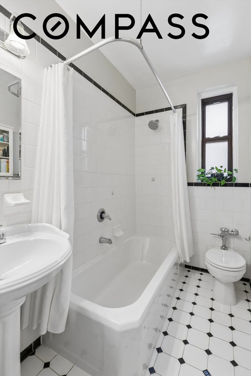 159-00 Riverside DRIVE WEST, Unit 5D photo 8