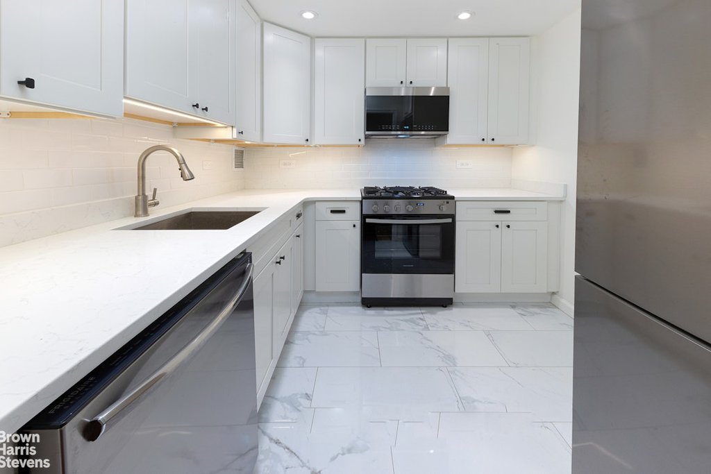 330 Third Avenue, Unit 14L photo 4