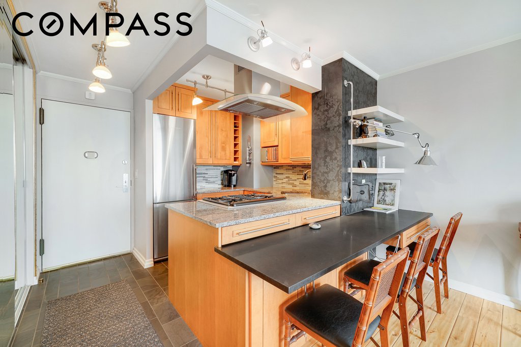 2025 Broadway, Unit 24F photo 2