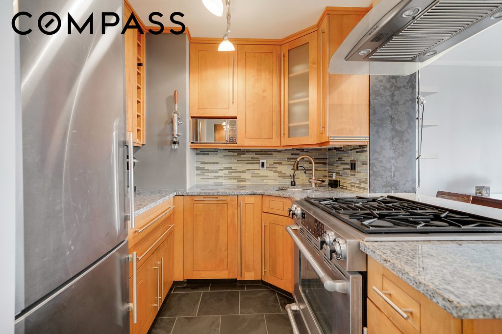 2025 Broadway, Unit 24F photo 5