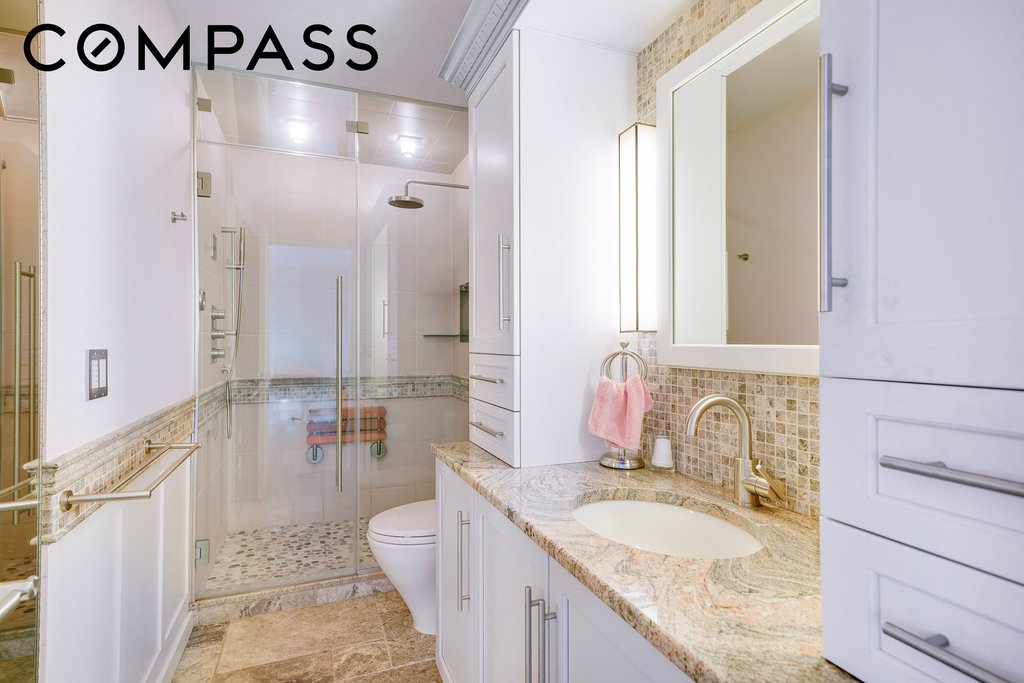 2025 Broadway, Unit 24F photo 8