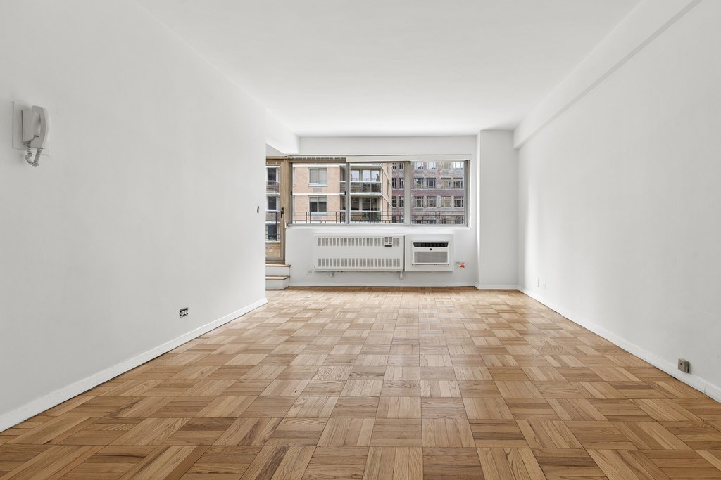 225 East 46th Street, Unit 11E photo 2