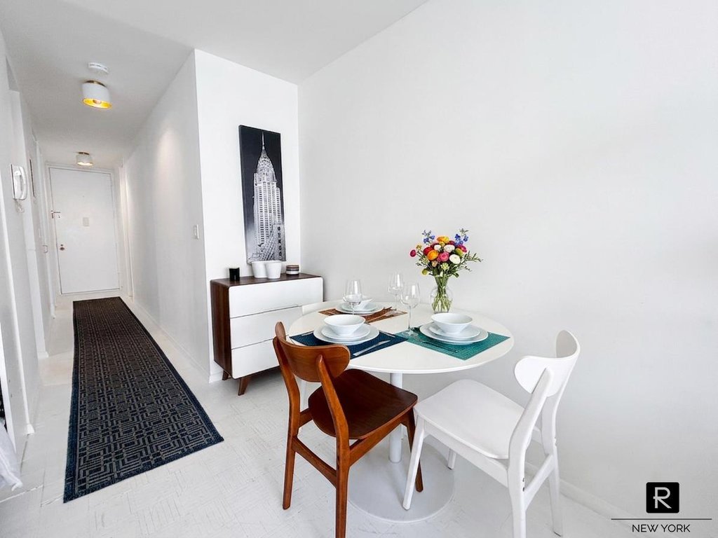 350 West 50th Street, Unit 6I photo 2