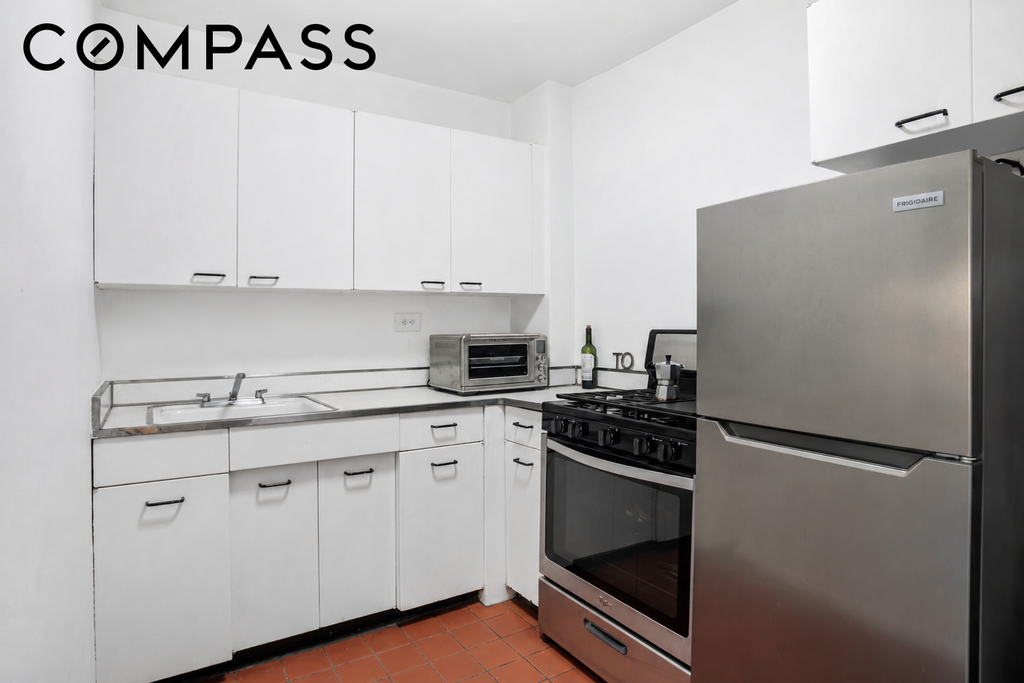 230 East 15th Street, Unit 6C photo 4