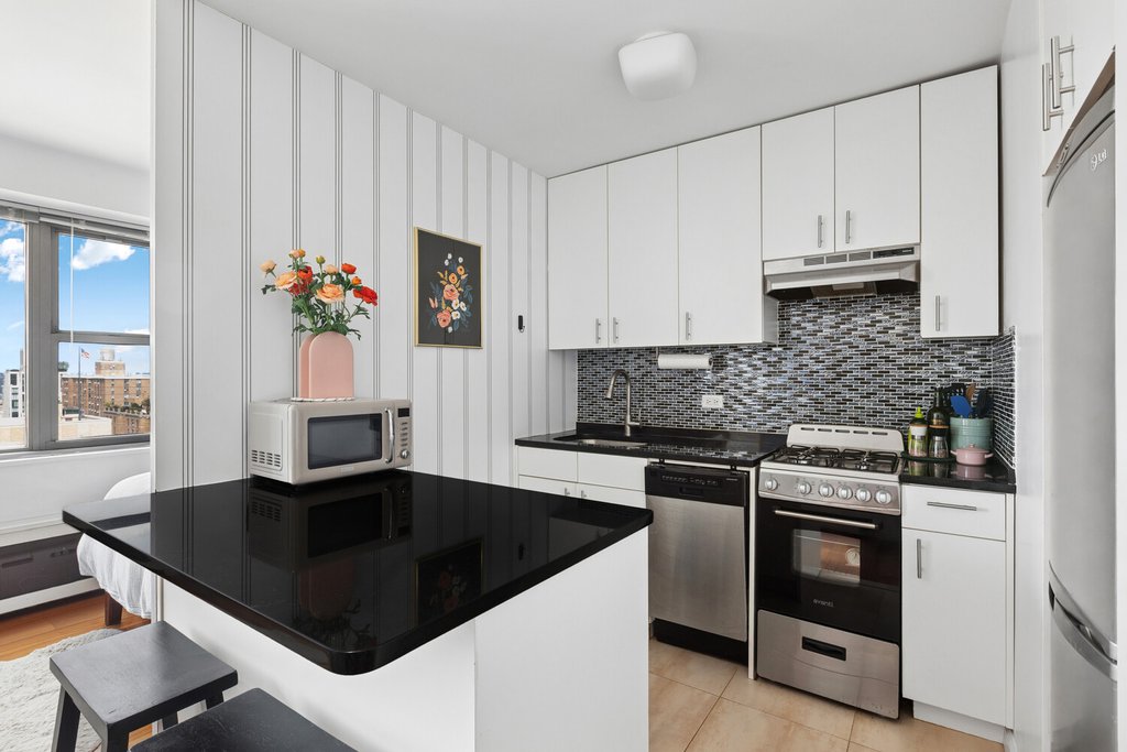 100 West 93rd Street, Unit 21D photo 4
