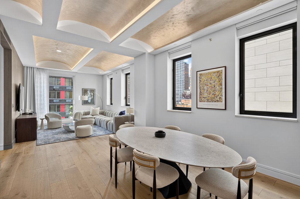 305 East 61st Street, Unit 702