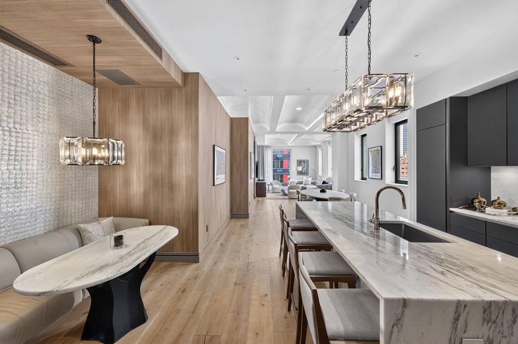 305 East 61st Street, Unit 702 photo 2