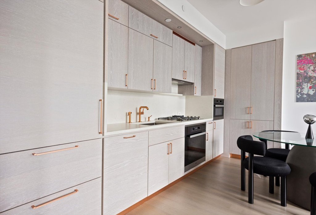 1 City Point, Unit 16D photo 5