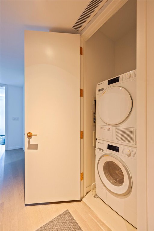 1 City Point, Unit 16D photo 9