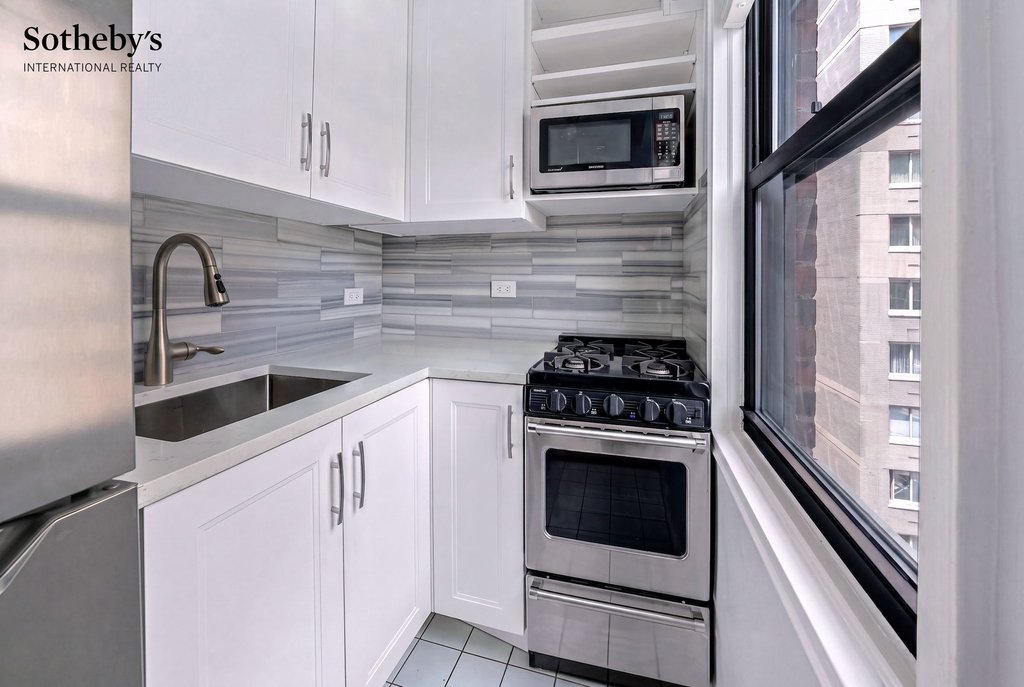 205 East 77th Street, Unit 9J photo 4