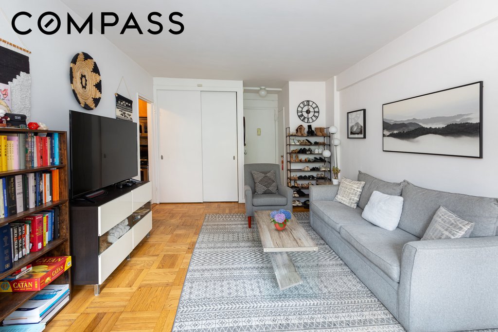 288 Lexington Avenue, Unit 5G photo 2
