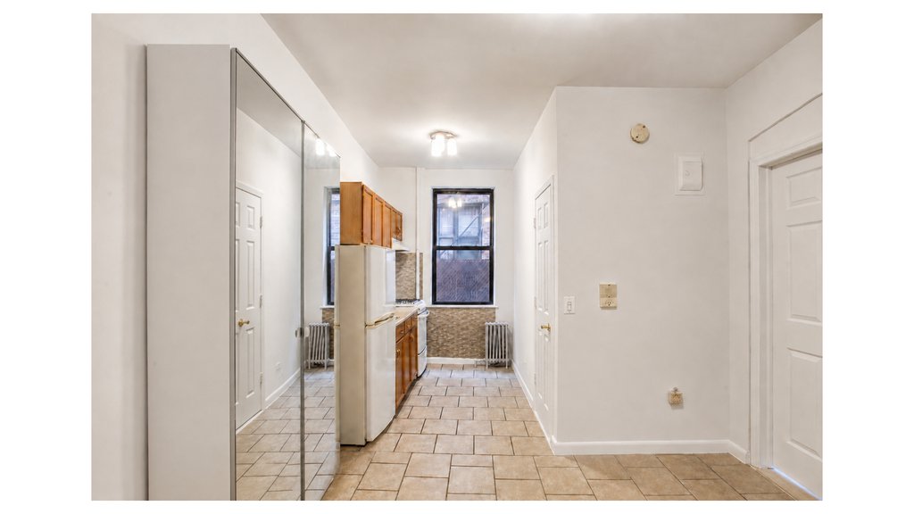 2146 Cortelyou Road, Unit 1R photo 4