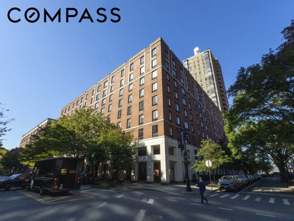 300 Rector Place, Unit 4E photo 9