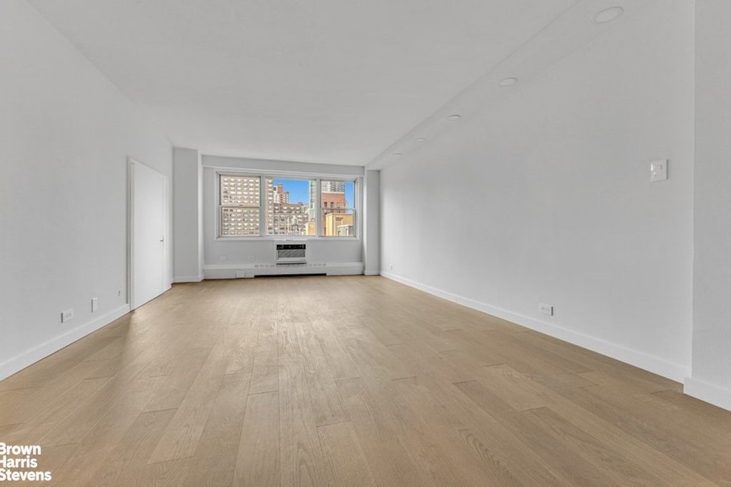 1175 York Avenue, Unit 17M photo 2
