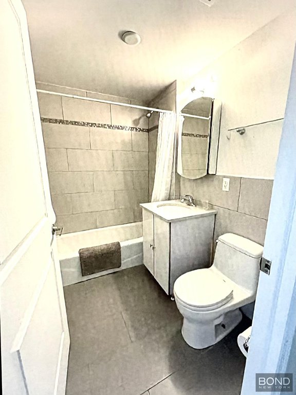 521 West 48th Street, Unit 2D photo 8
