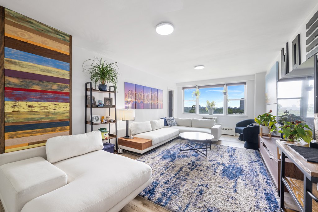 5900 Arlington Avenue, Unit 4F