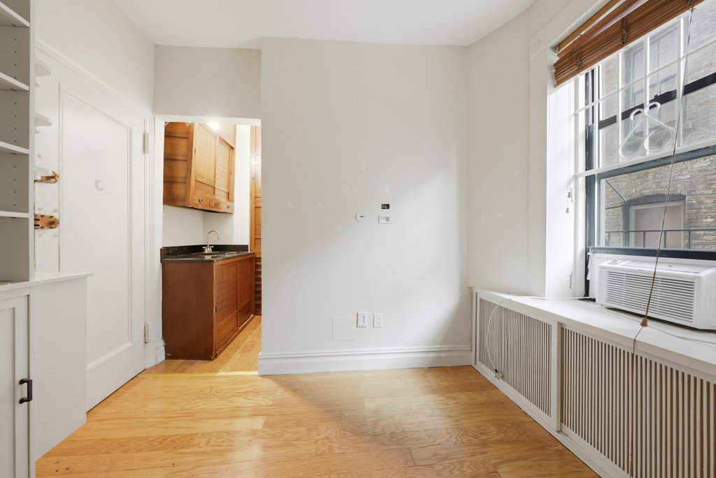 96 Perry Street, Unit B5C photo 3