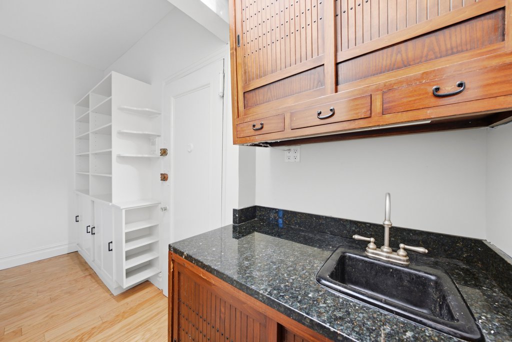 96 Perry Street, Unit B5C photo 4