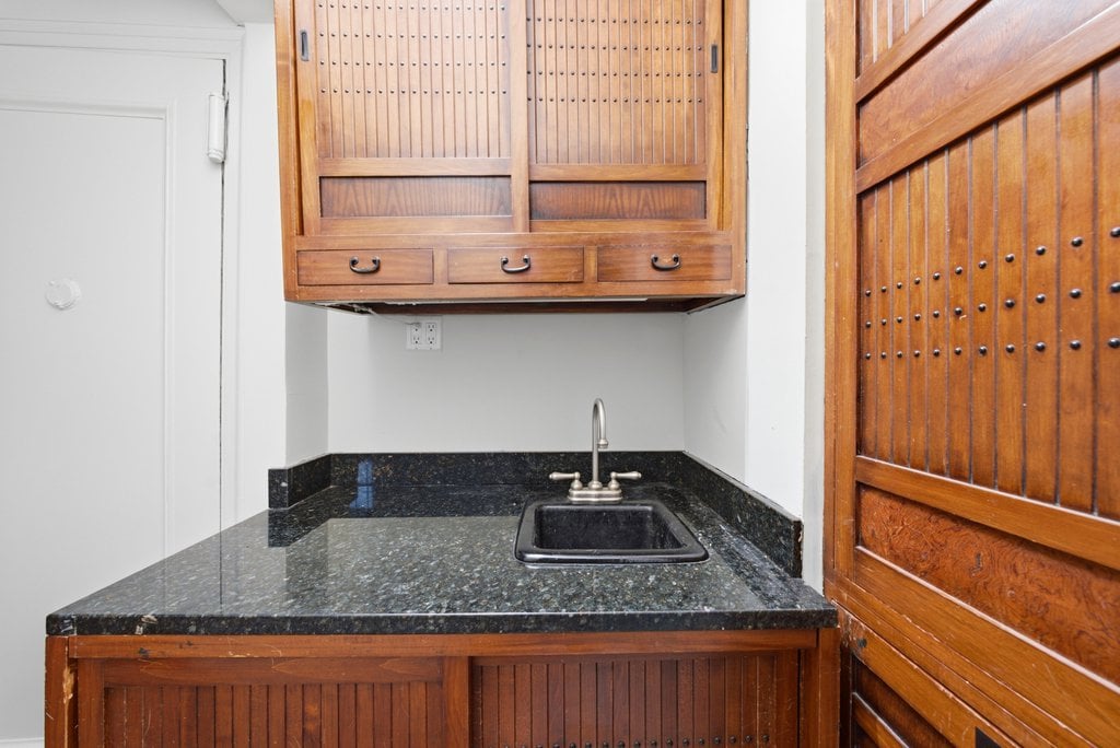 96 Perry Street, Unit B5C photo 5