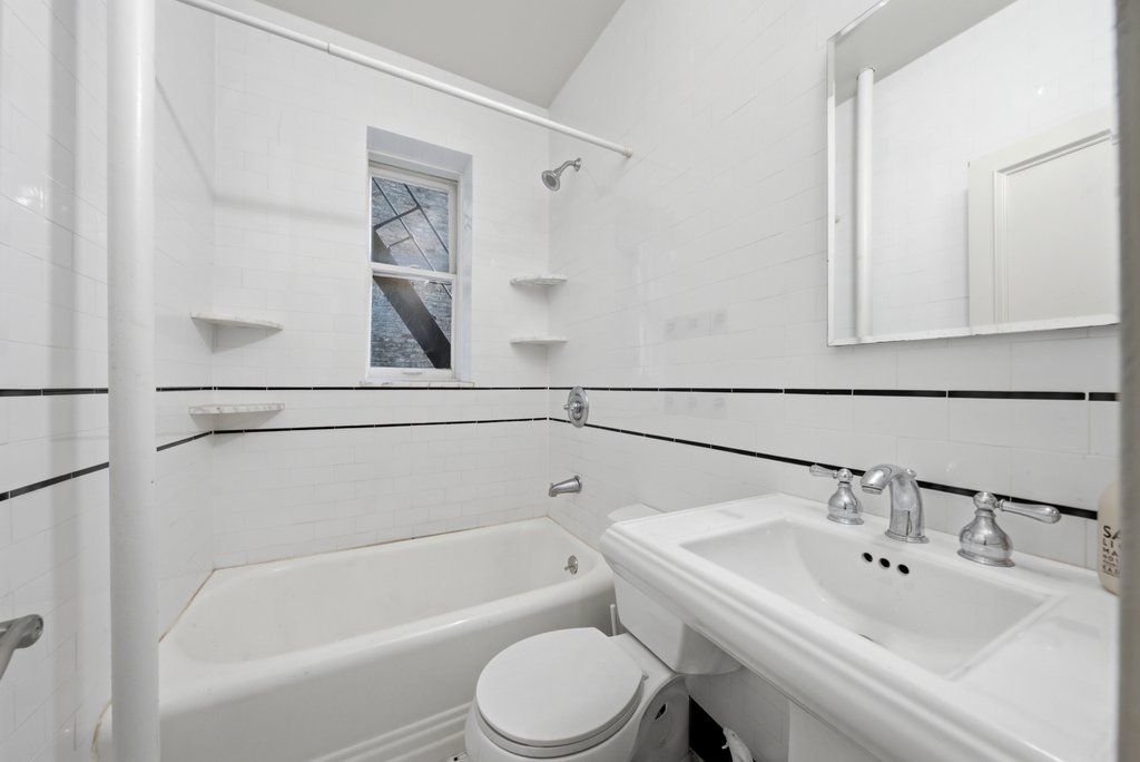96 Perry Street, Unit B5C photo 6