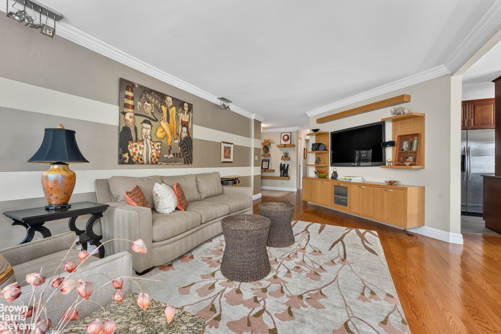 301 East 64th Street, Unit 16B photo 4