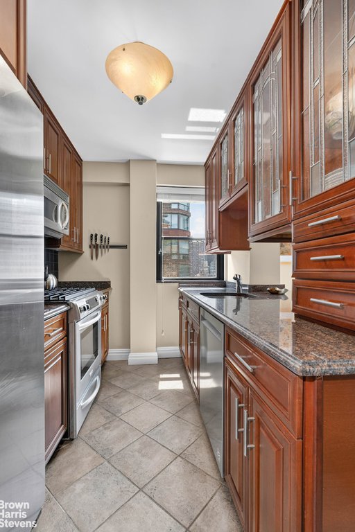 301 East 64th Street, Unit 16B photo 5