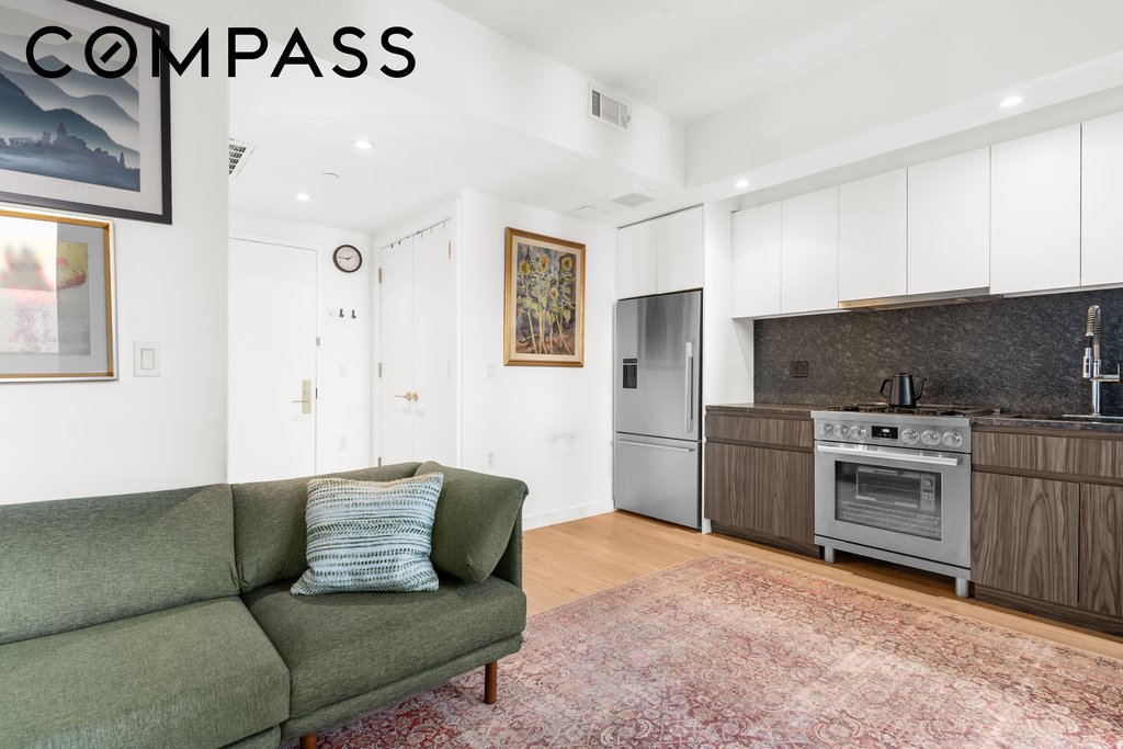 435 Tompkins Avenue, Unit 303 photo 4