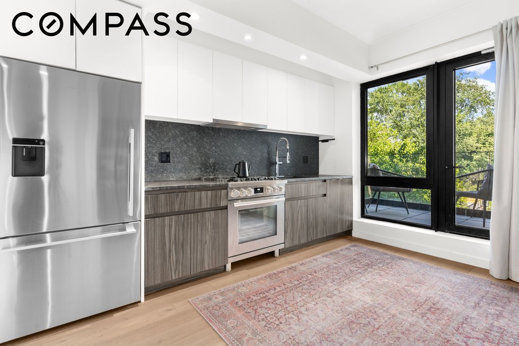 435 Tompkins Avenue, Unit 303 photo 3