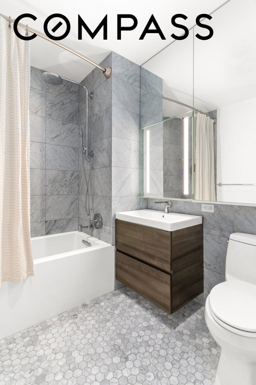 435 Tompkins Avenue, Unit 303 photo 5