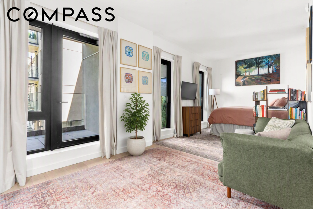 435 Tompkins Avenue, Unit 303 photo 2