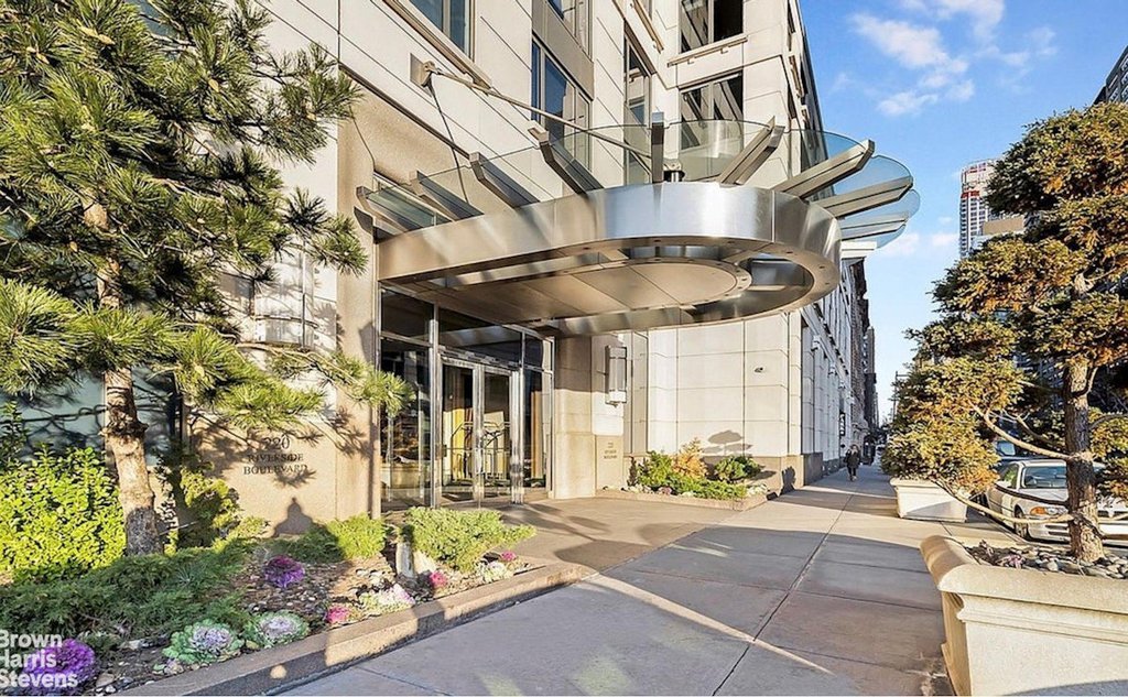 220 Riverside Boulevard, Unit 4B photo 12