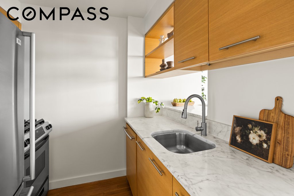 100 West 39th Street, Unit 38I photo 5