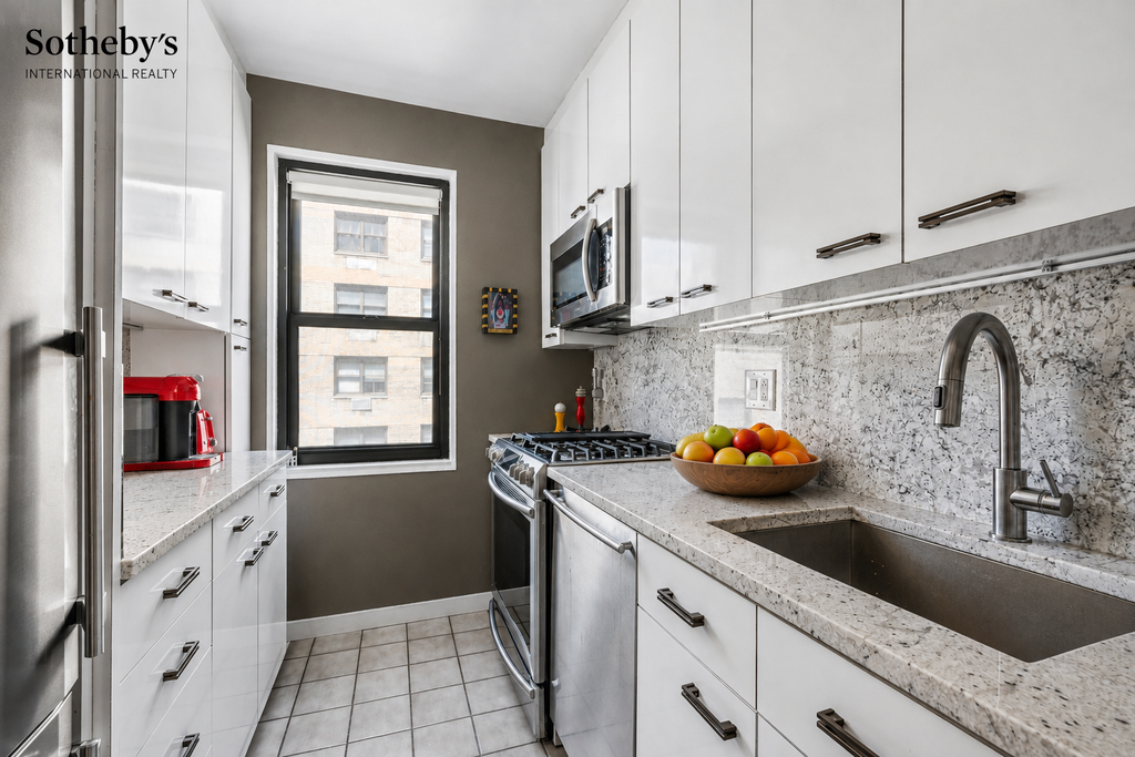 425 East 79th Street, Unit 8AN photo 5