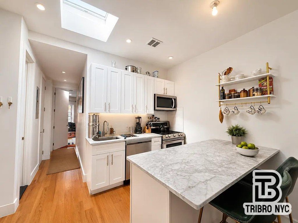 465 Eastern Parkway, Unit 2 photo 2