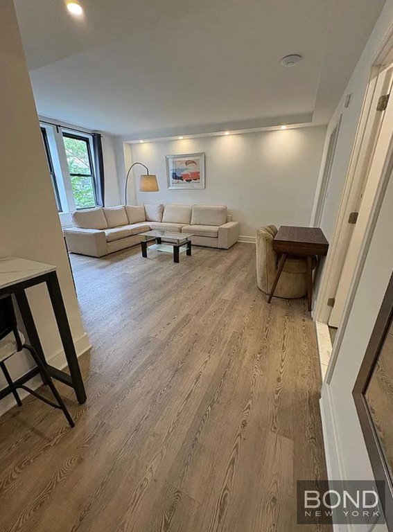 45 West 81st Street, Unit 6I photo 2