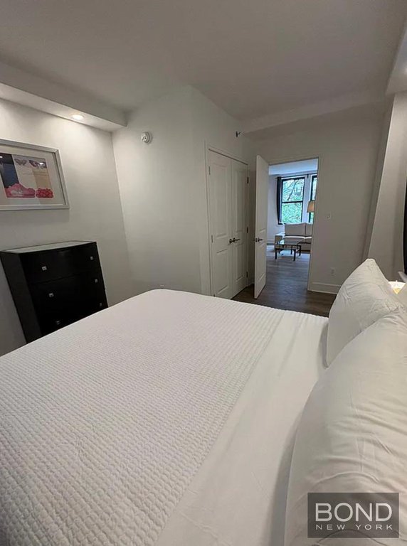 45 West 81st Street, Unit 6I photo 6
