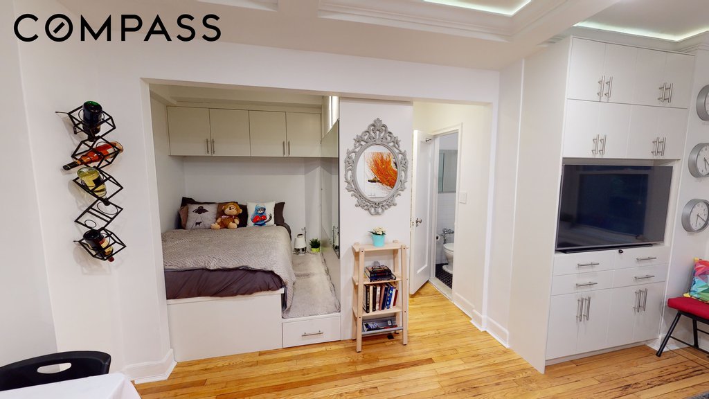 155 East 49th Street, Unit 1C photo 2