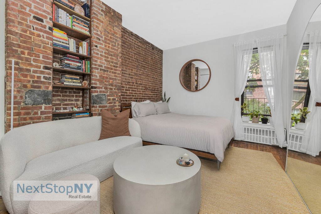 425 East 78th Street, Unit 4D photo 2