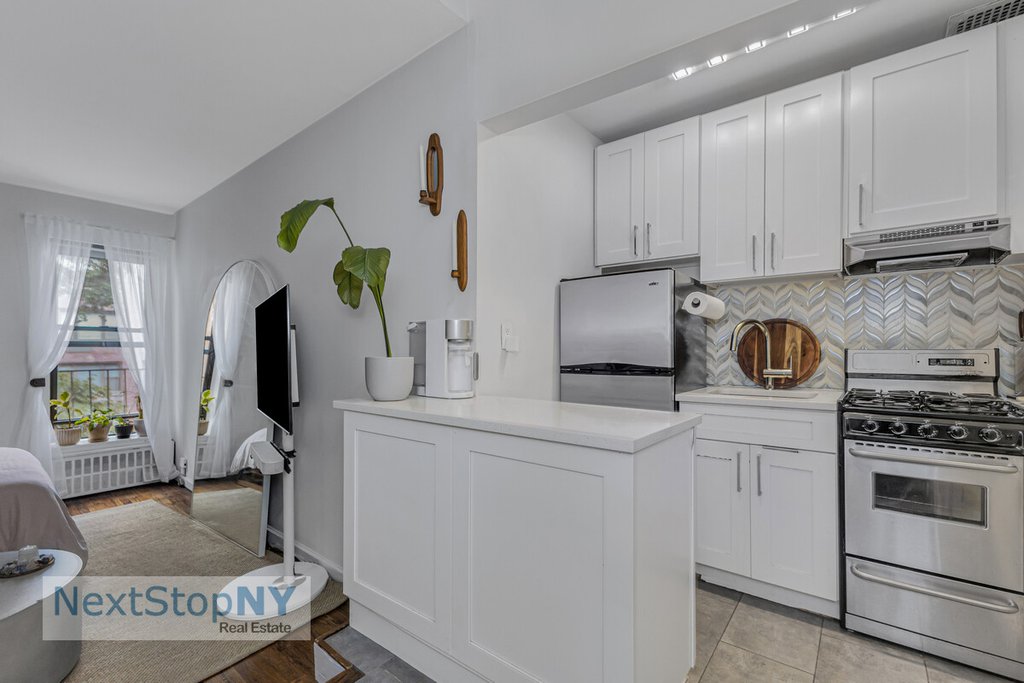 425 East 78th Street, Unit 4D photo 6