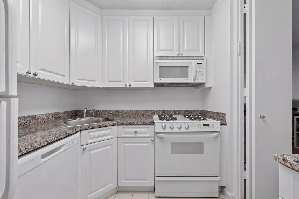 300 East 40th Street, Unit 9G photo 17